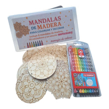 Cargar imagen en el visor de la galería, Actividad de arte terapia: coloreando mandalas de madera con rotuladores.