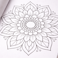 Cargar imagen en el visor de la galería, Cuaderno de mandalas para colorear A5 – Donde la mente descansa (16 diseños antiestrés)

